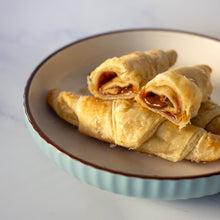 Cargar imagen en el visor de la galería, Croissant Rellenos Dulce de Leche 18u